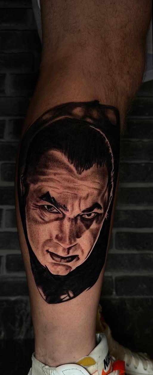 Dracula portresi, baldır